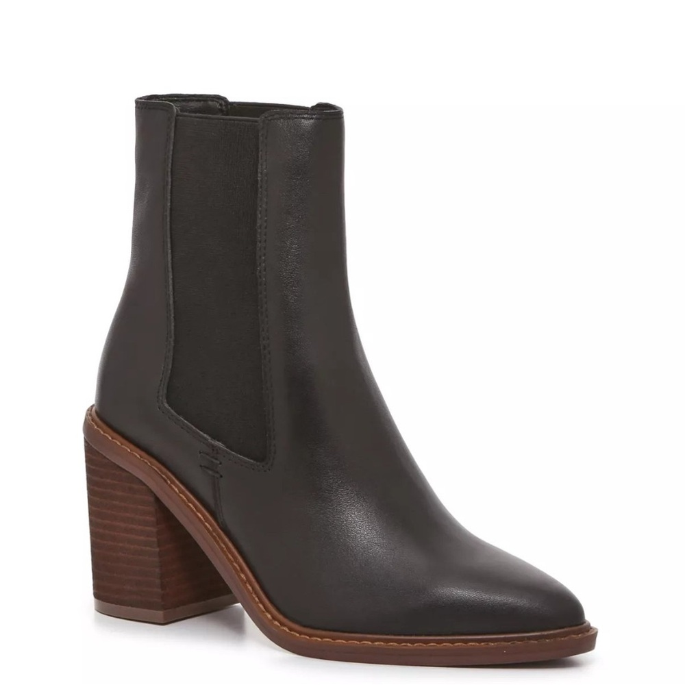Chic Black Heeled Boots
